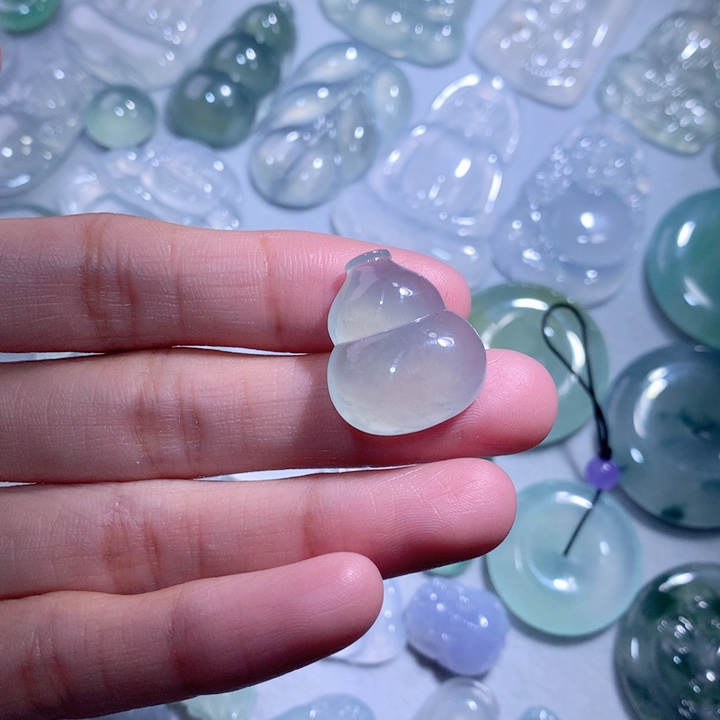 翡翠颈饰未镶嵌葫芦