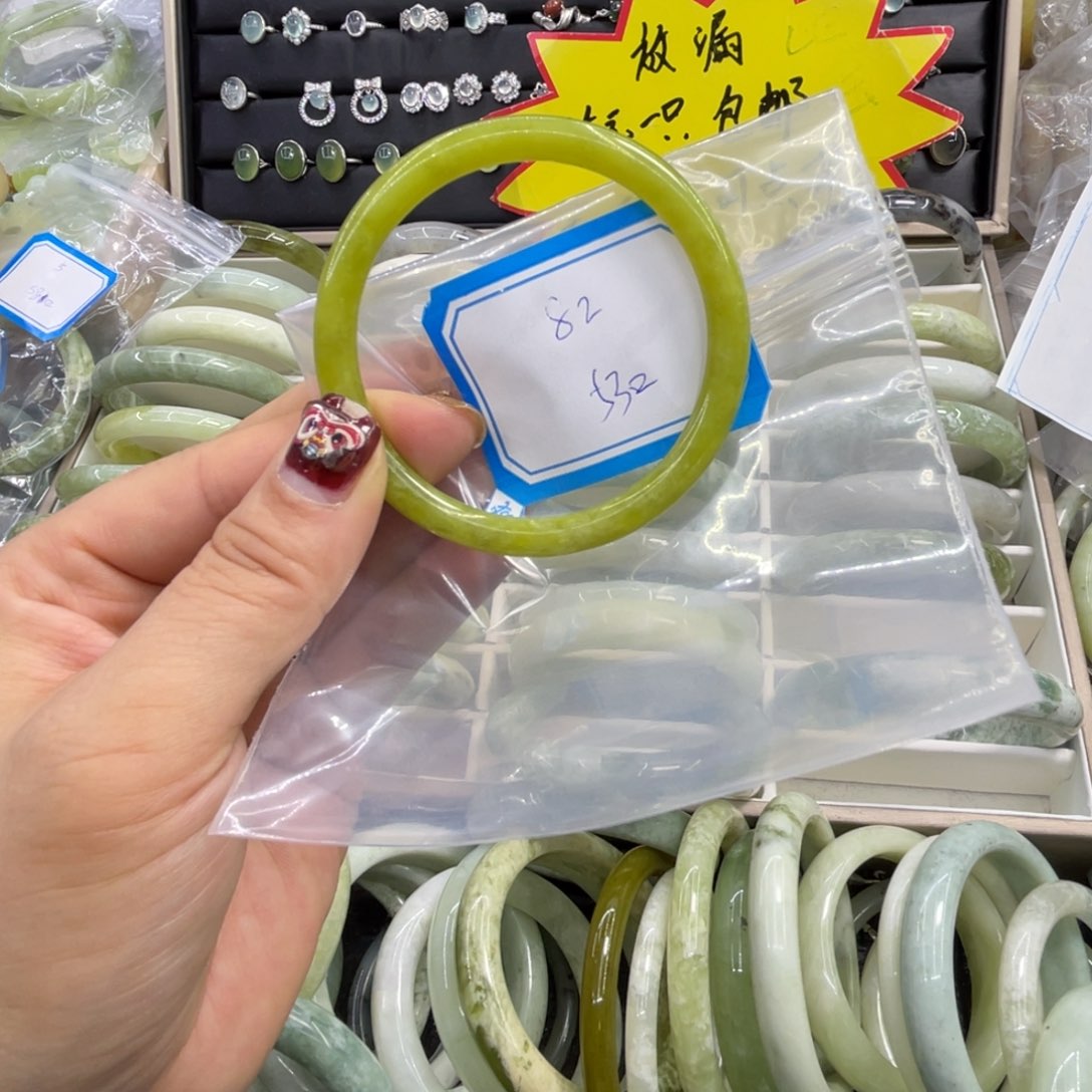 蛇纹石玉手镯未镶嵌