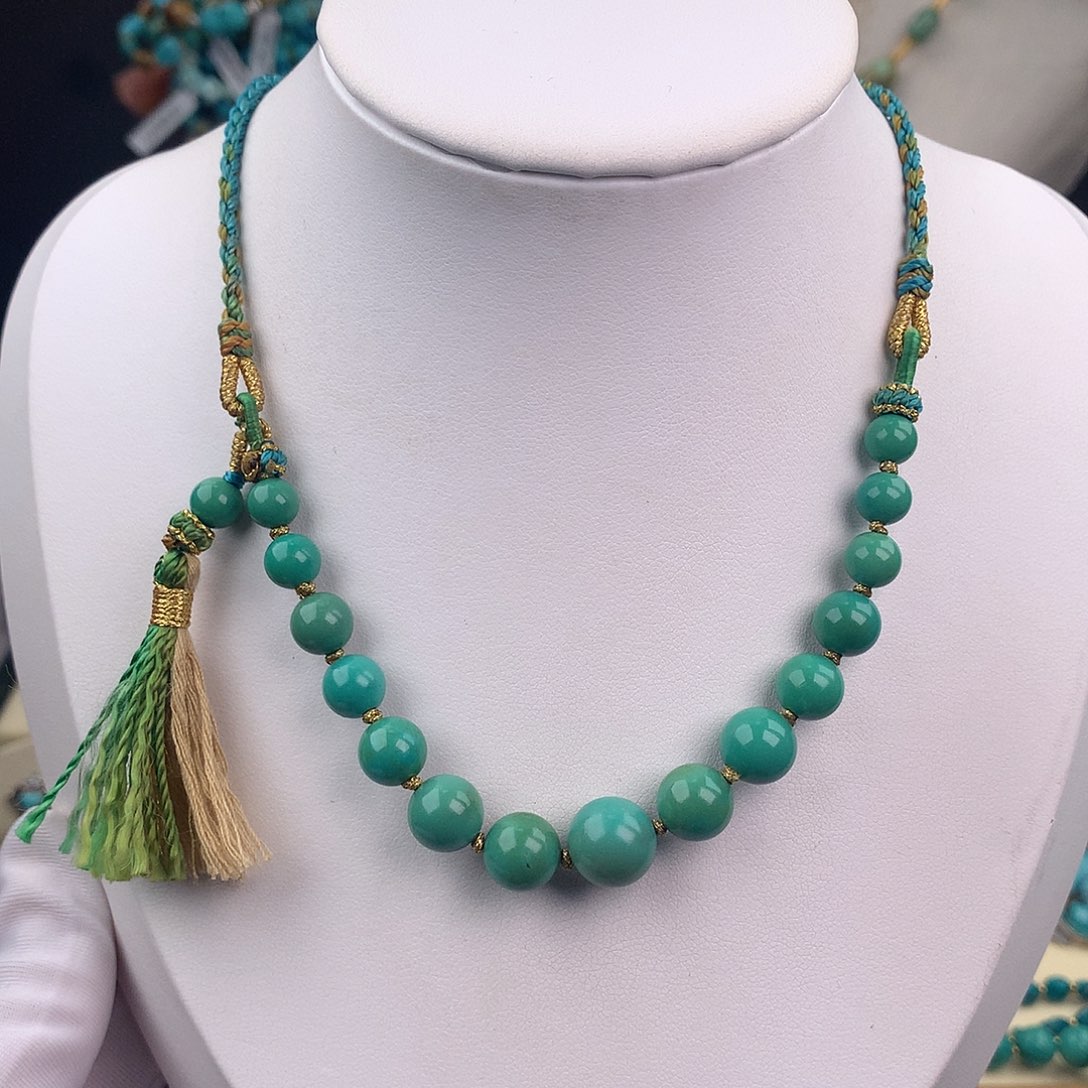 绿松石未镶嵌颈饰