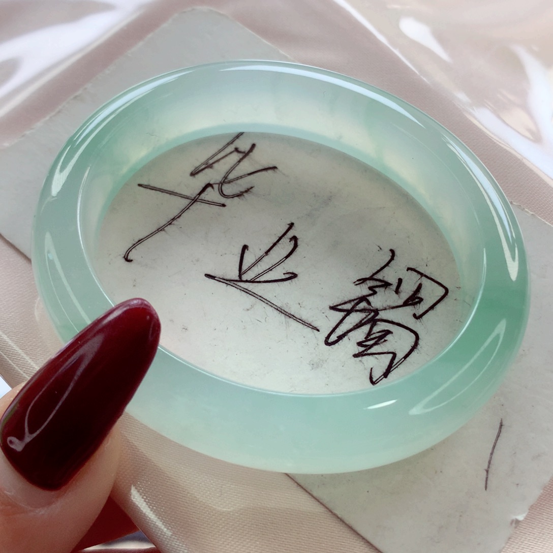 翡翠手镯（贵妃镯）未镶嵌师妹六位数品质冰绿
