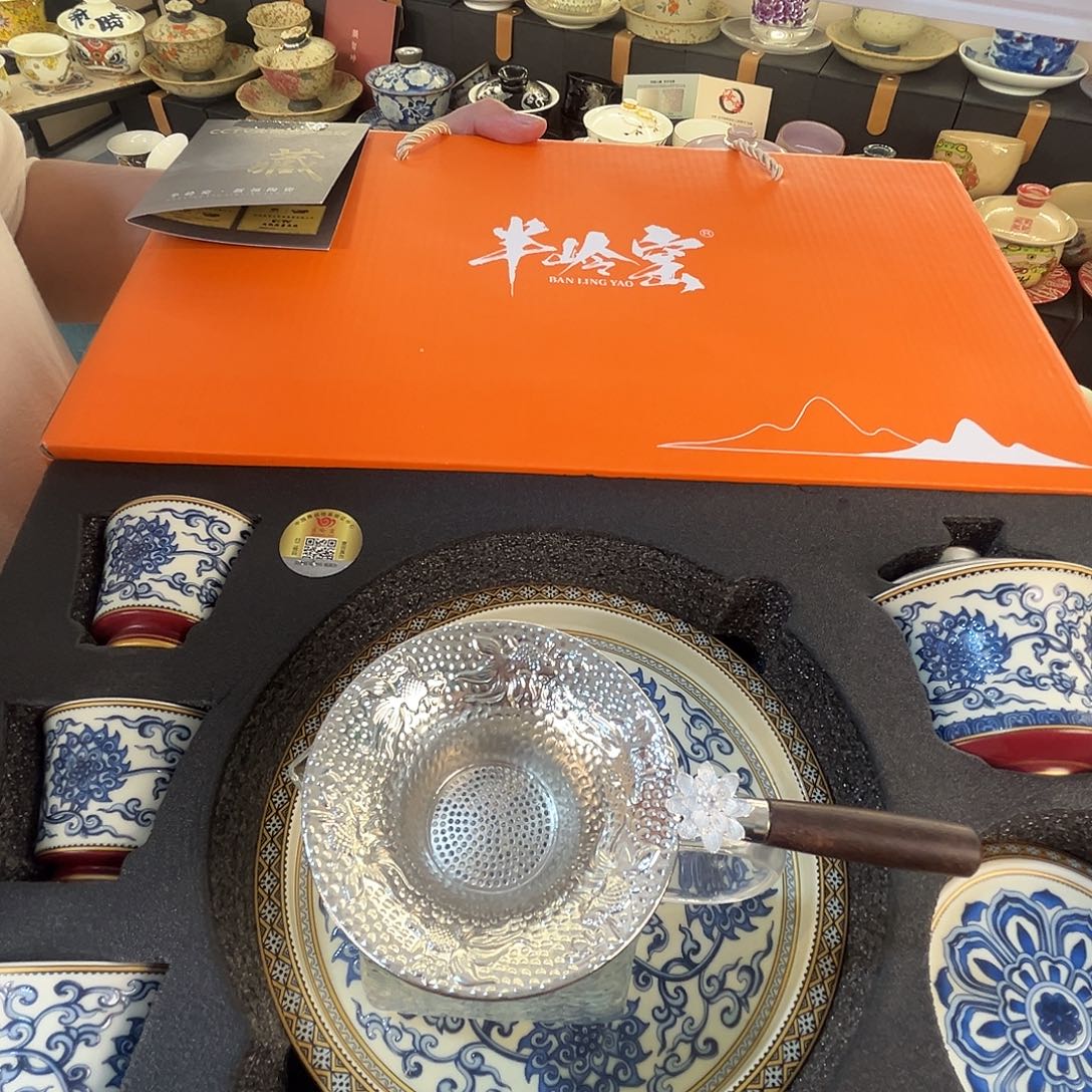 这些盖碗很漂亮！！！
