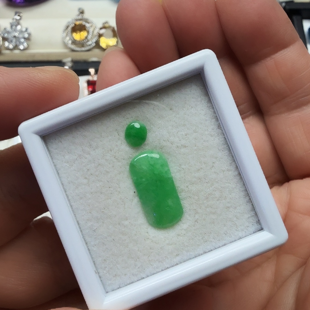 翡翠裸石抢购福利款A或翡翠两颗一组套装