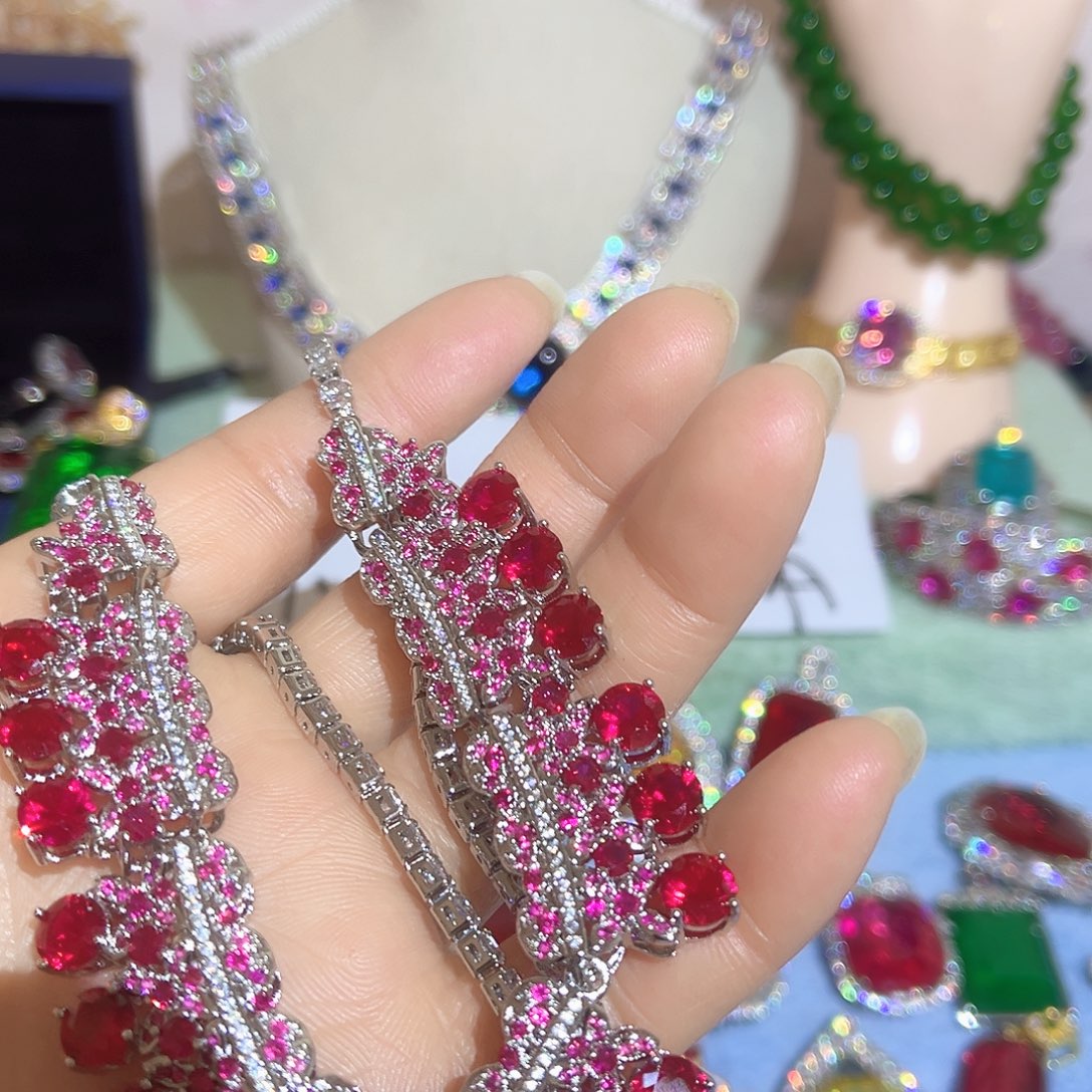 钨金璀璨夺目耀眼