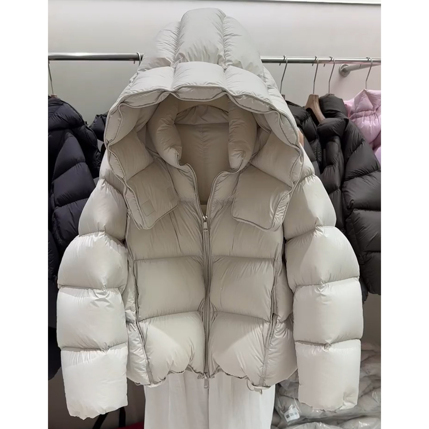 白色连帽短款羽绒服女装2025冬季独特超好看今年流行爆款加厚上衣