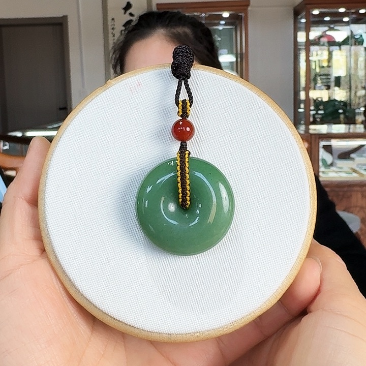 密玉（石英质玉）吊坠合金