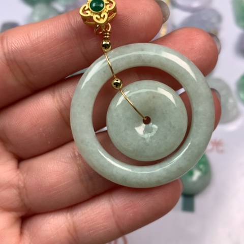 翡翠颈饰未镶嵌翡翠