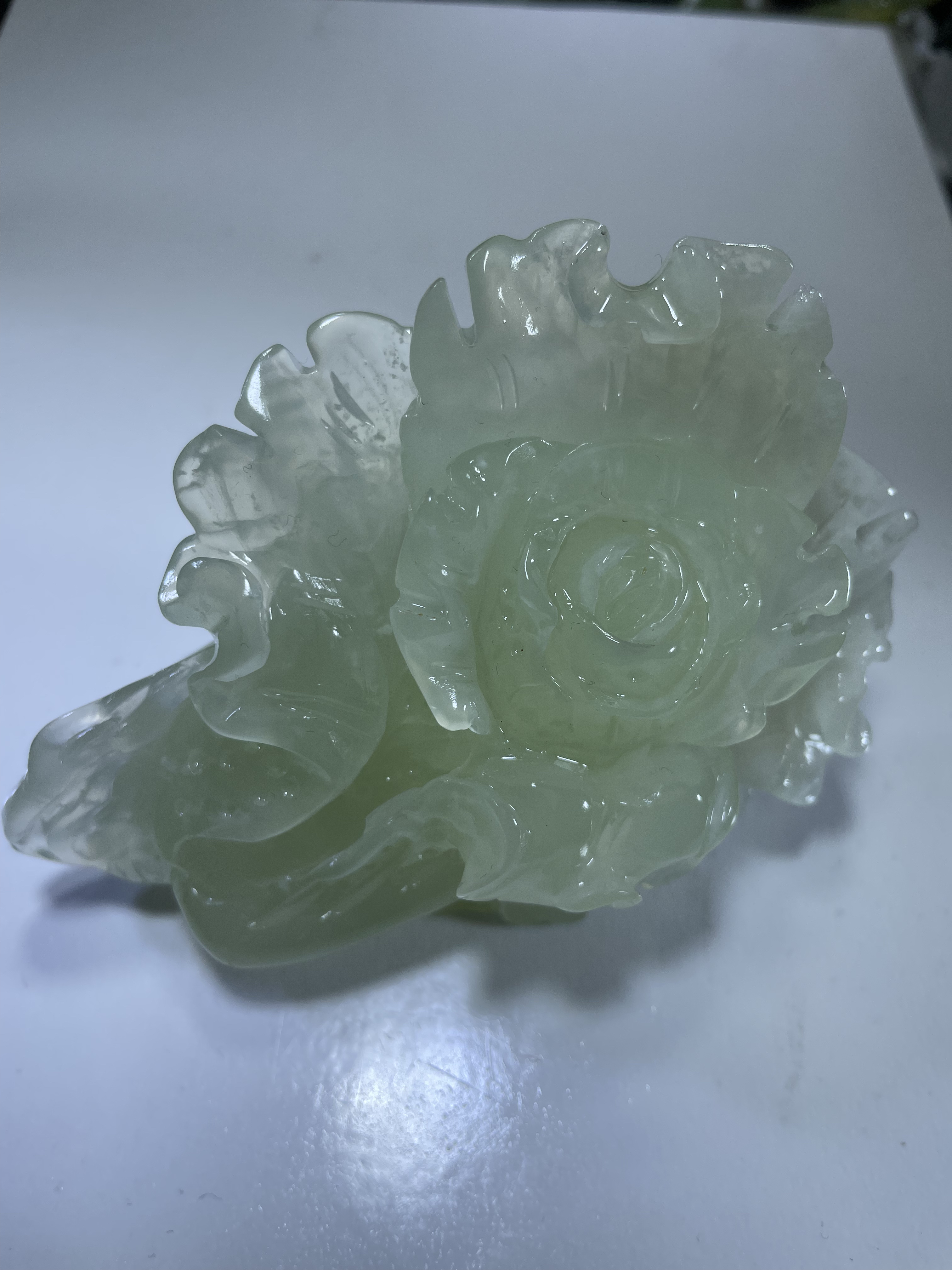 岫玉冰料带翠摆件，长11.4，高8.5厘米