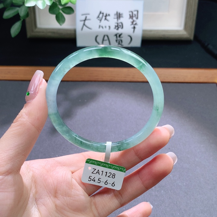 翡翠手镯未镶嵌天然翡翠手镯