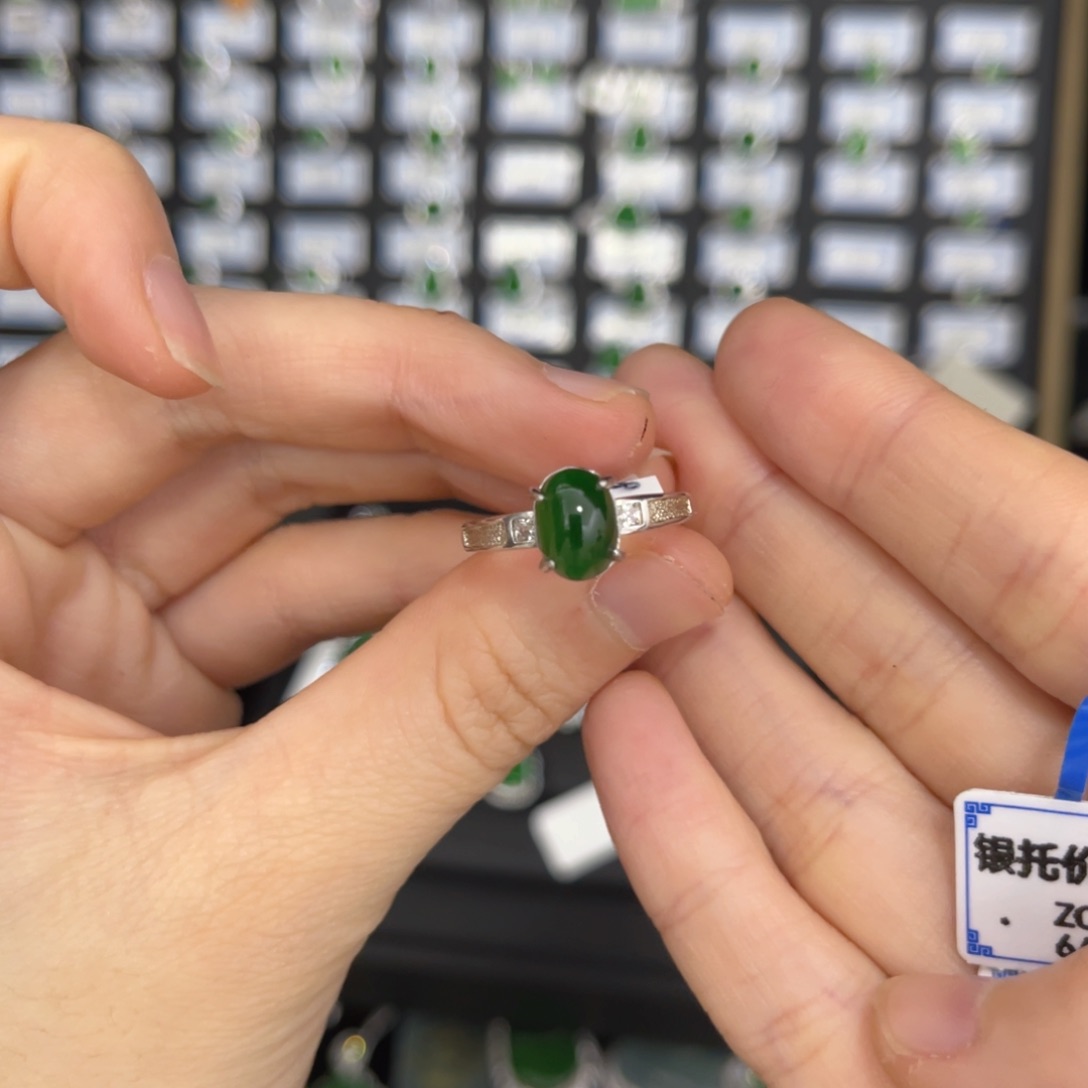 翡翠戒指银S925镶嵌翡翠戒指