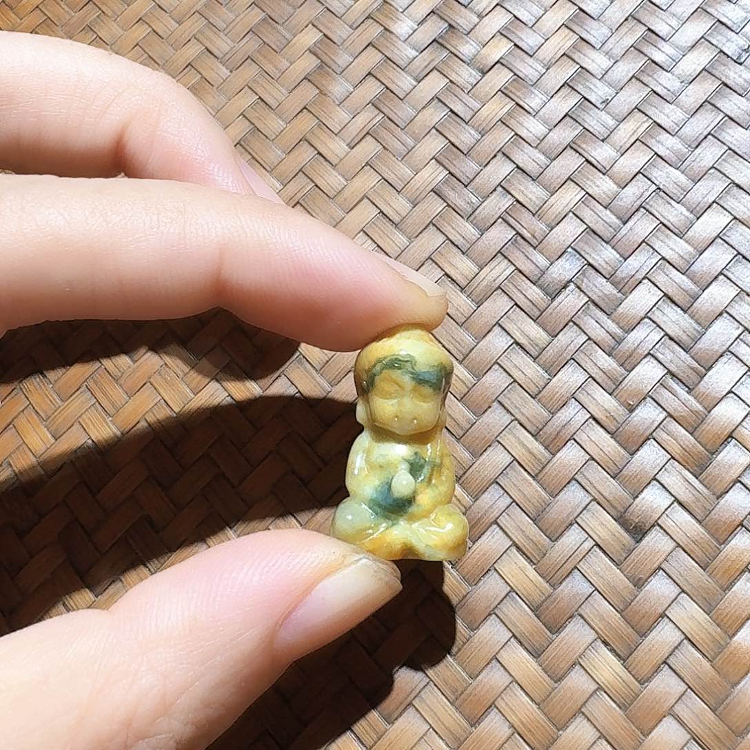 颈饰未镶嵌翡翠个性十足