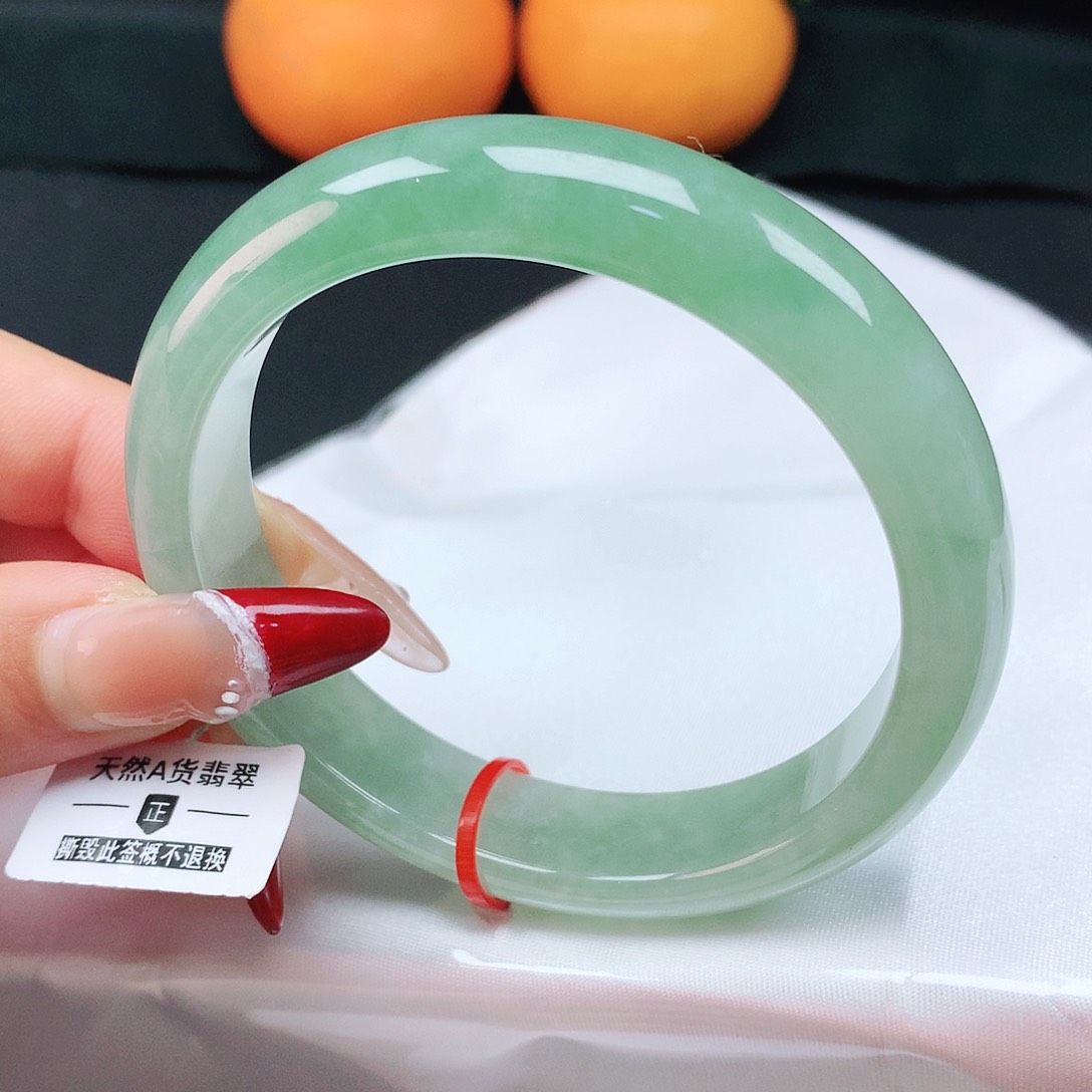 翡翠手镯未镶嵌59圈