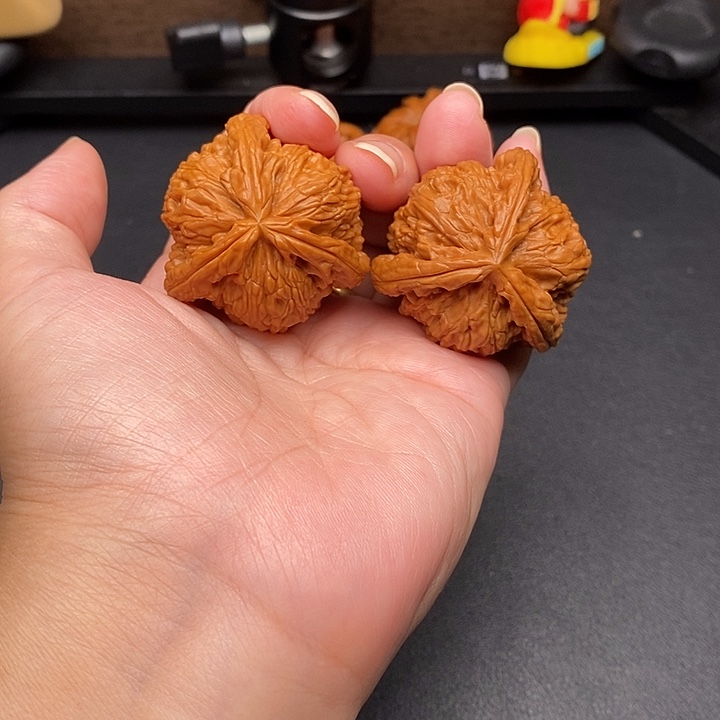 吴***！文玩核桃把件白奔