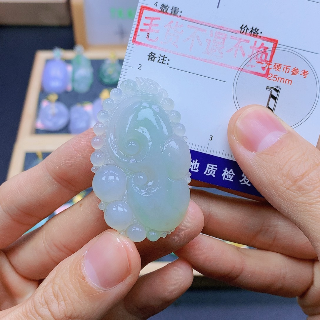 翡翠未镶嵌颈饰翡翠