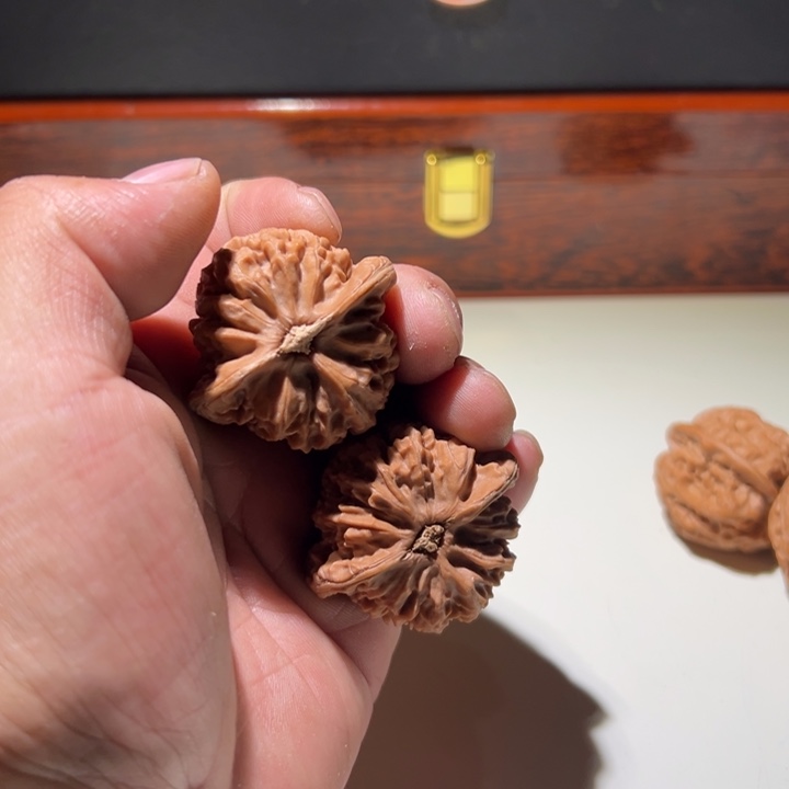 文玩核桃把件宫灯