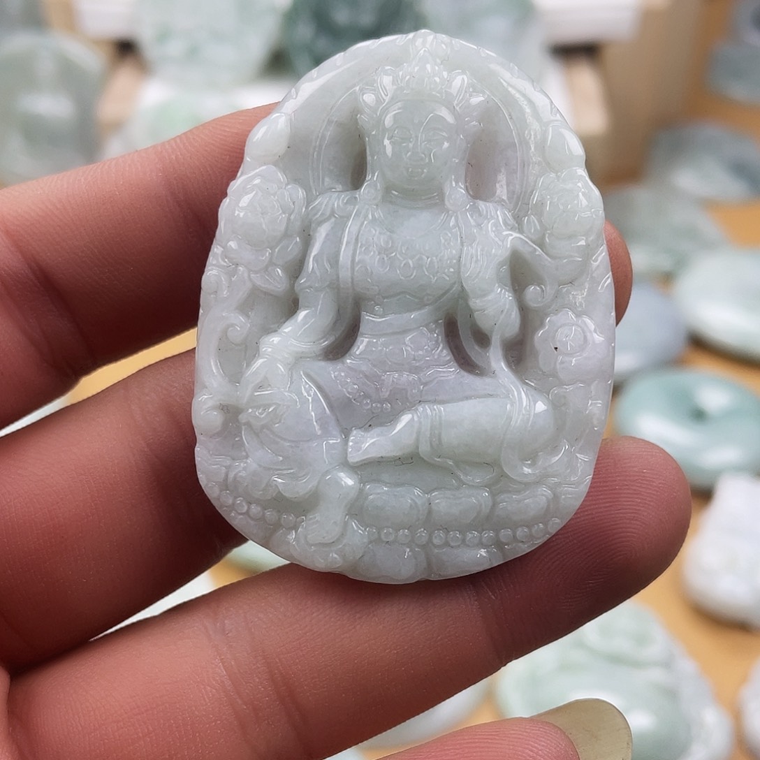 翡翠未镶嵌颈饰度母