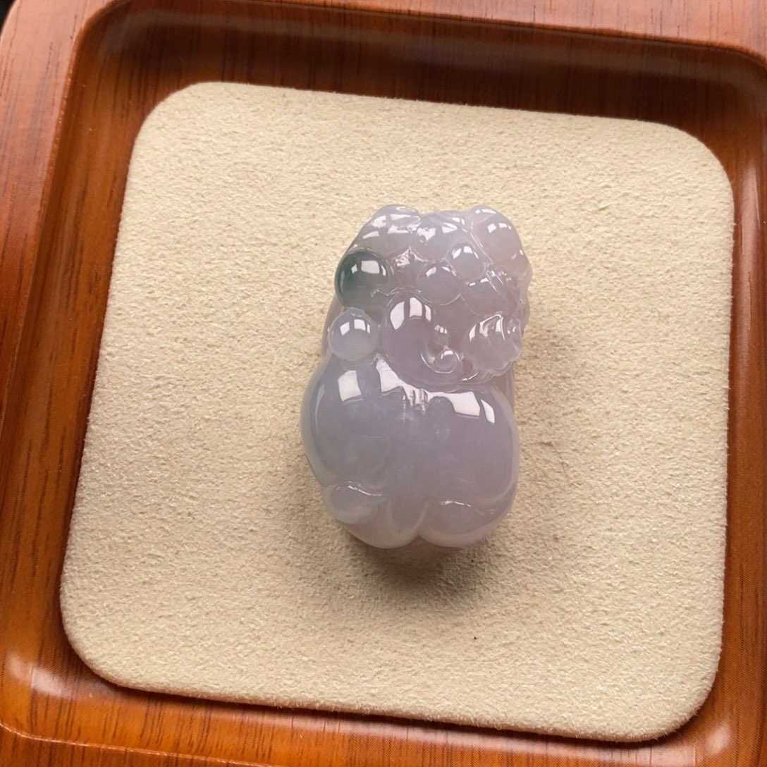 翡翠未镶嵌颈饰如意貔貅