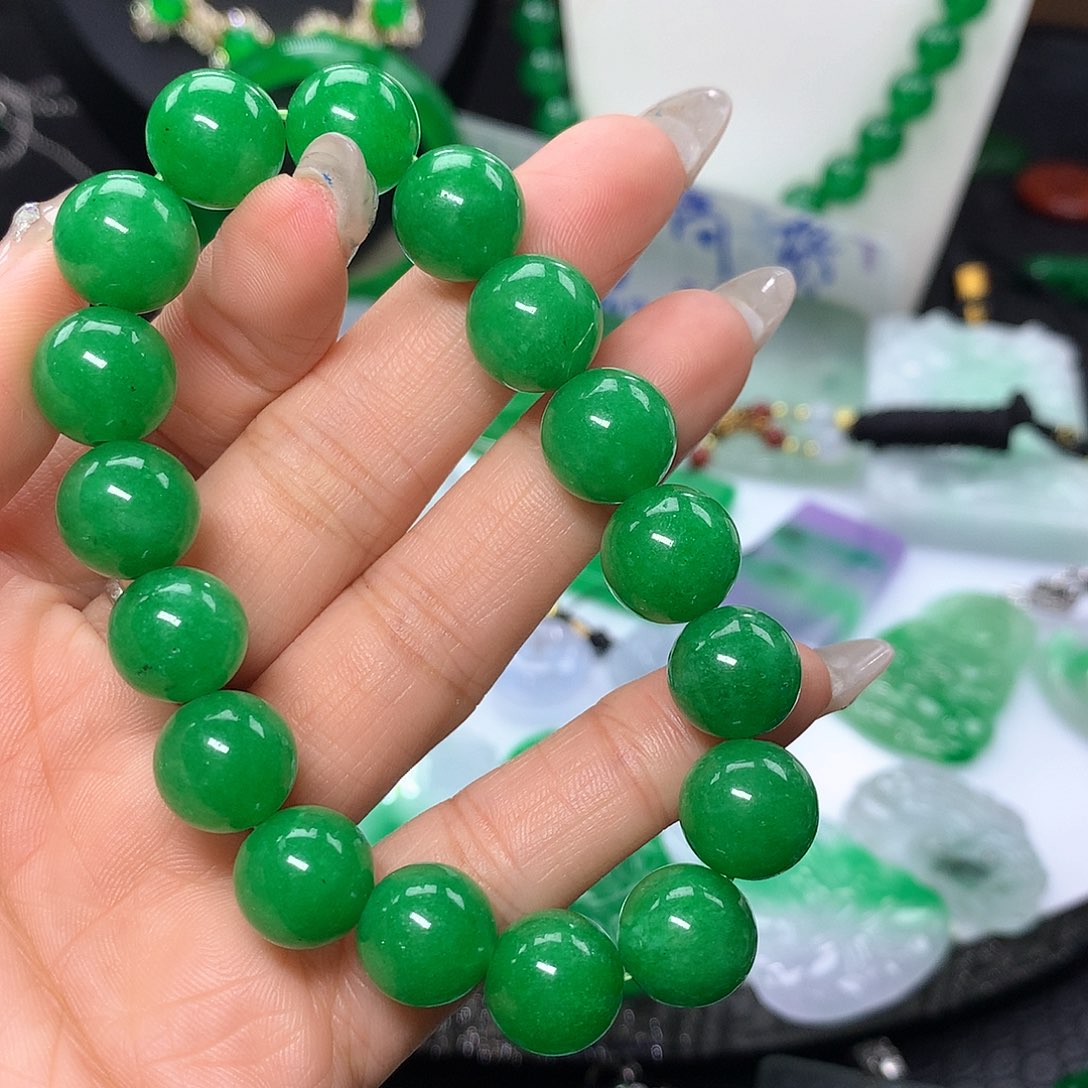 翡翠吊坠(赠链)未镶嵌