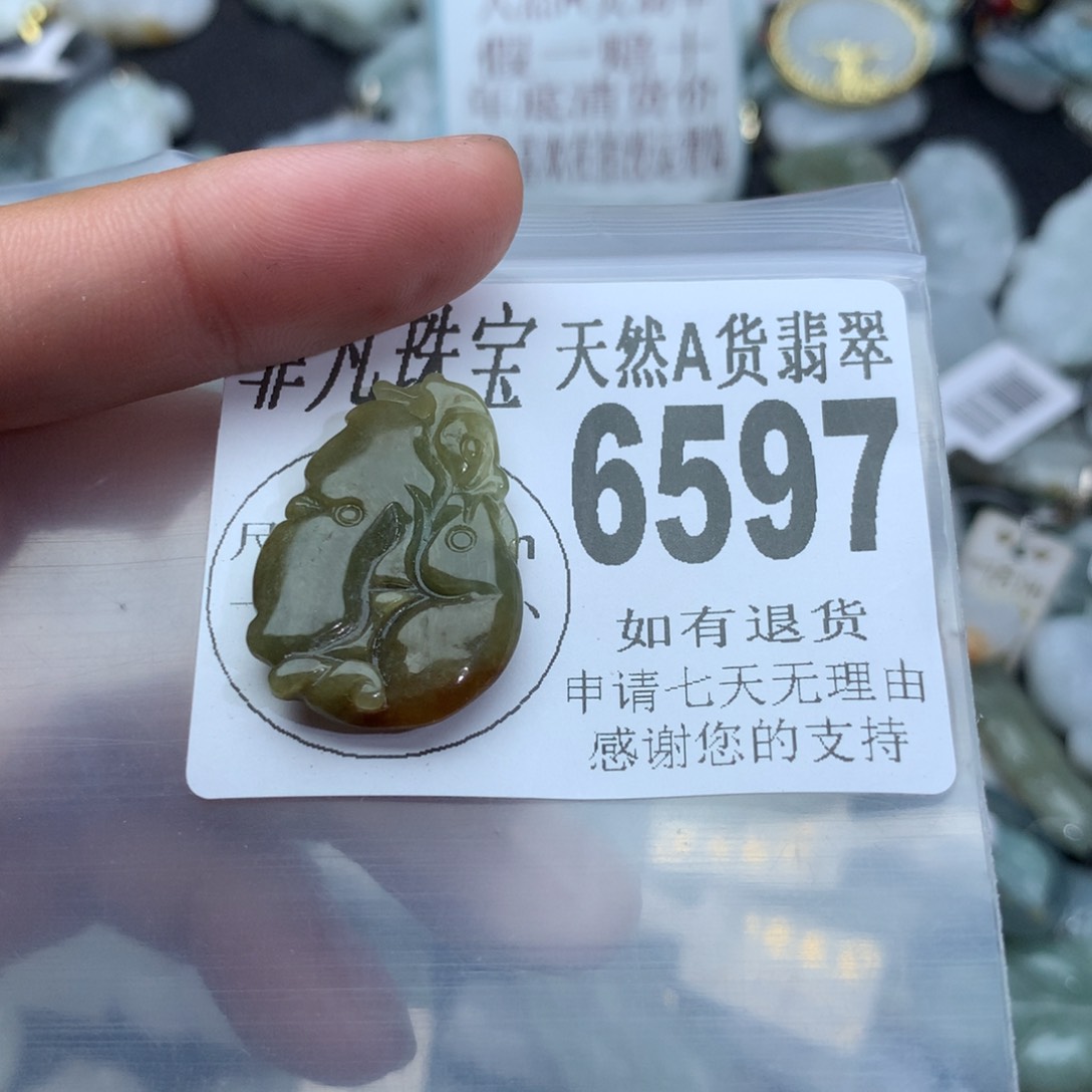 翡翠颈饰未镶嵌6597。