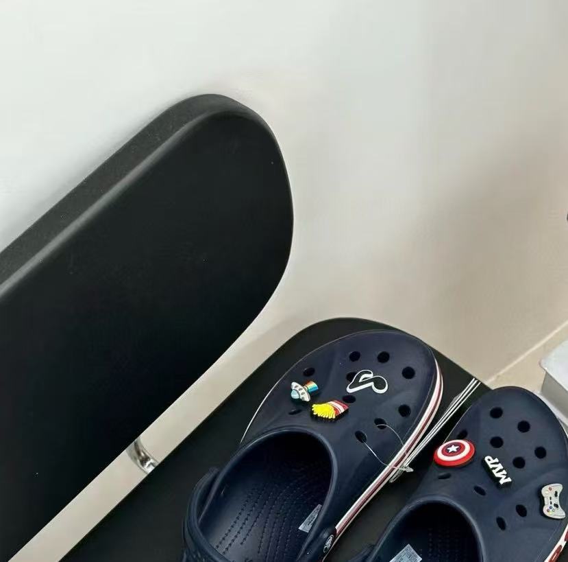 贝雅时尚情侣款防滑休闲洞洞鞋