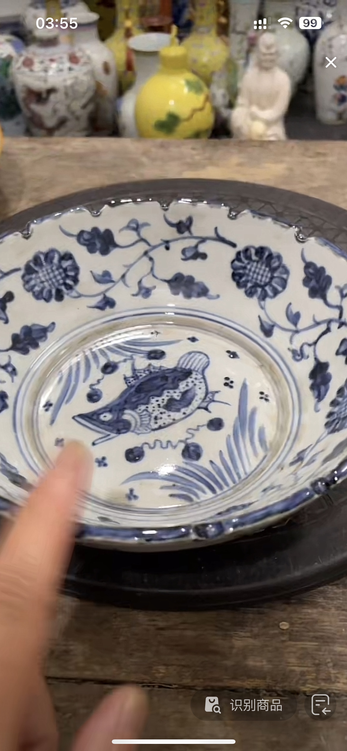 一个青花瓷器盘子