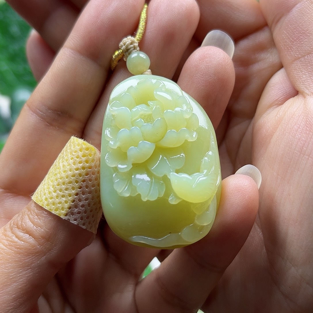 和田玉吊坠未镶嵌