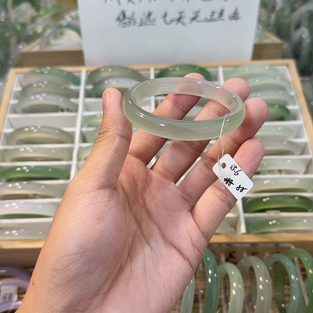 玛瑙/玉髓未镶嵌手镯圈口55.6