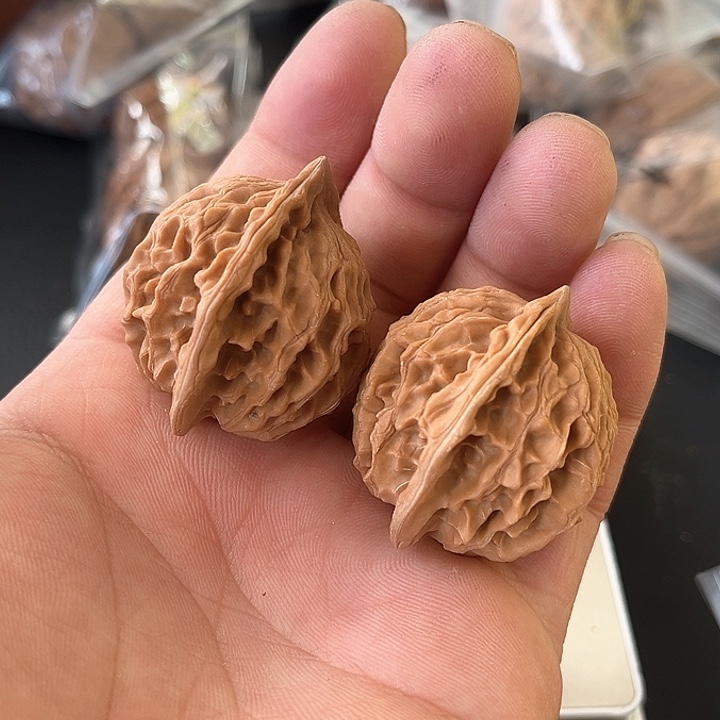 文玩核桃把件34尺岐山