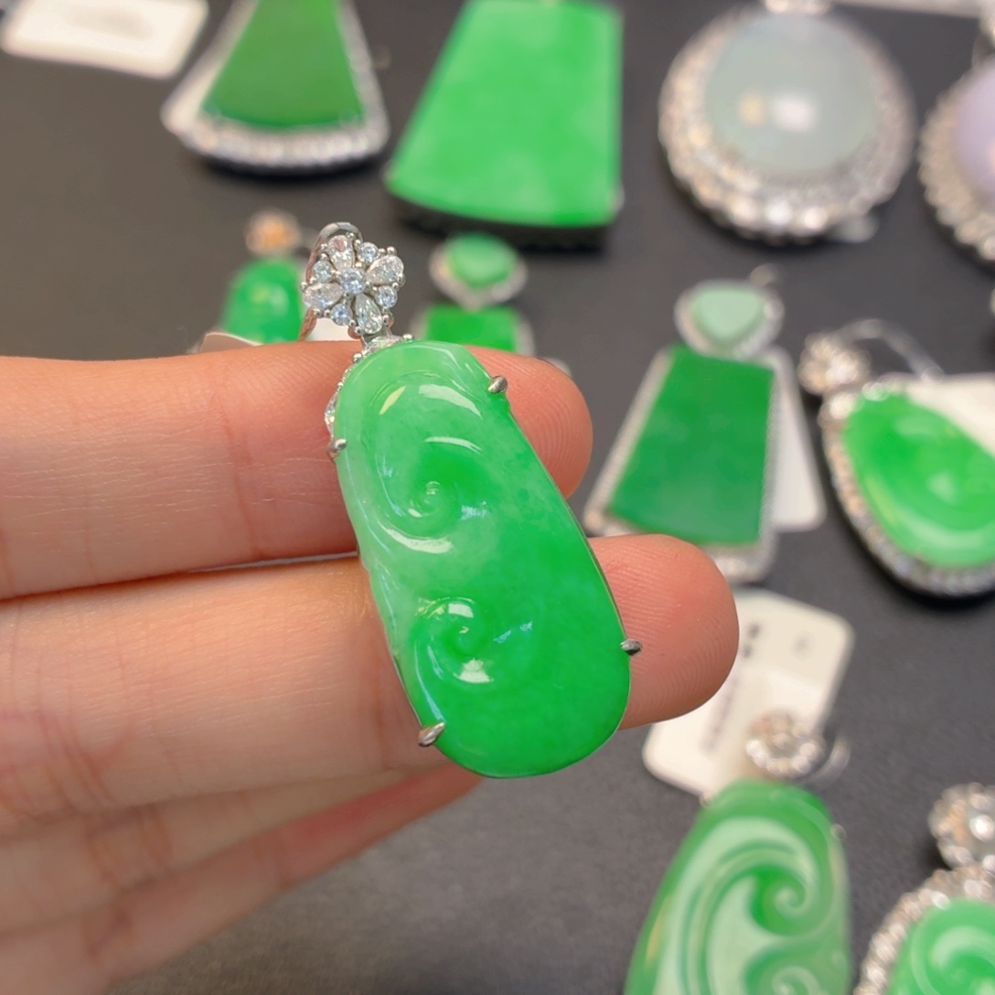 白***盼翡翠银S925镶嵌颈饰