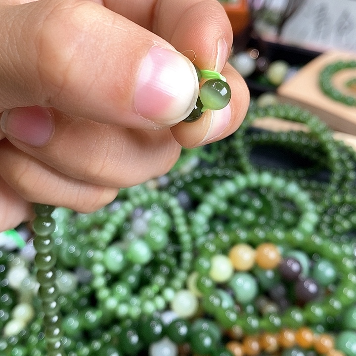 和田玉（碧玉）颈饰未镶嵌