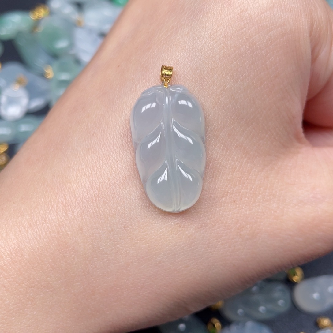 翡翠颈饰18K金镶嵌叶子