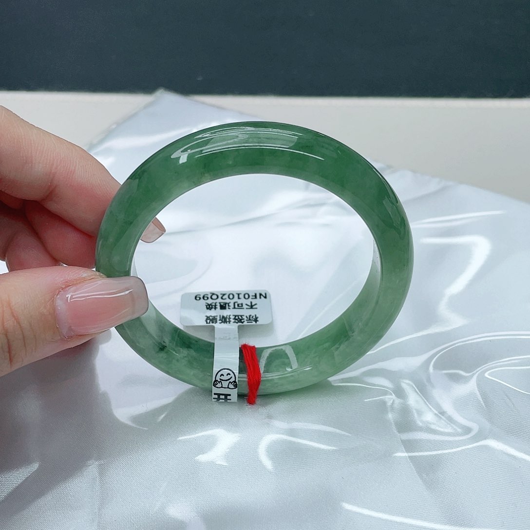 翡翠手镯未镶嵌正55.5