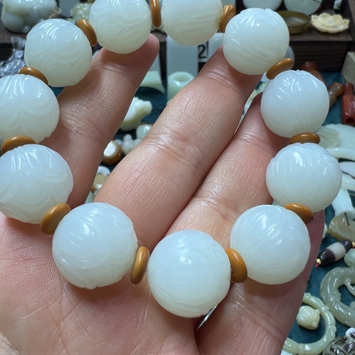 和田玉颈饰未镶嵌房