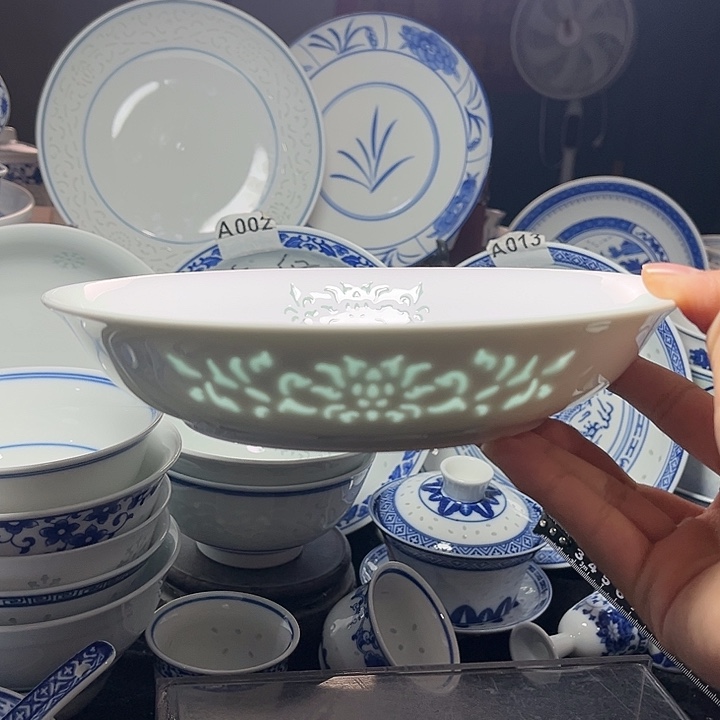 碗素玲珑雕塑缠枝莲八寸盘