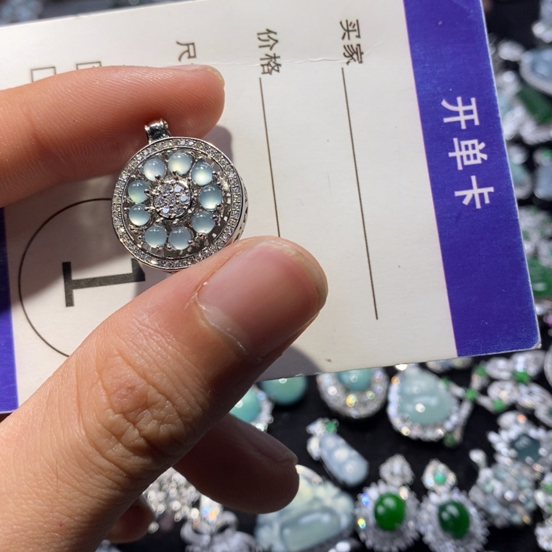 翡翠未镶嵌颈饰翡翠