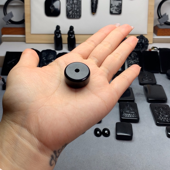 莫***昔和田玉（墨玉）未镶嵌挂件