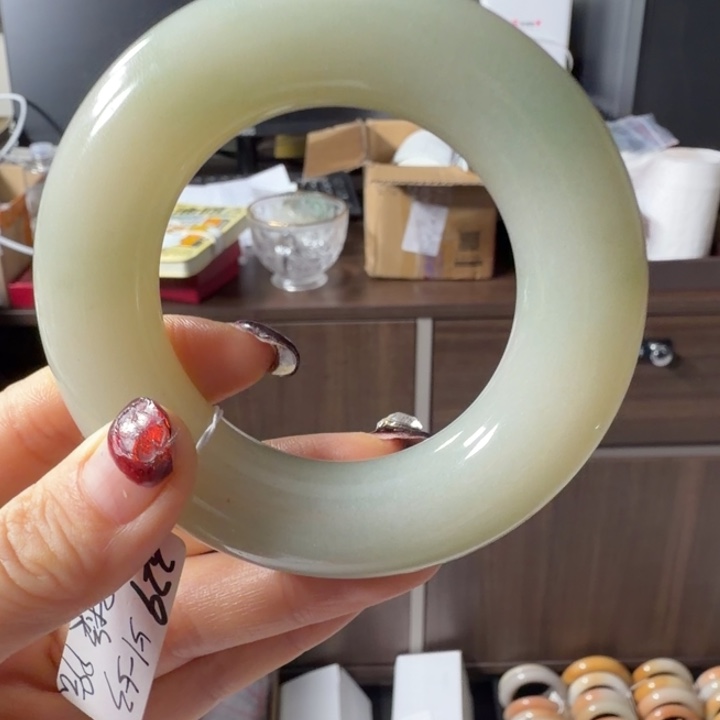 石英质玉未镶嵌手镯