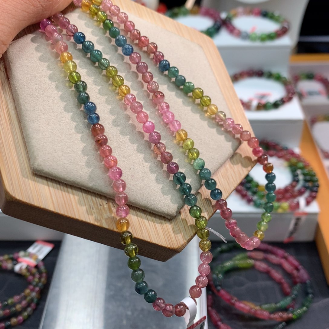 碧玺手链未镶嵌        4.4mm。