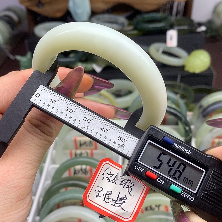 蛇纹石玉手镯未镶嵌1056