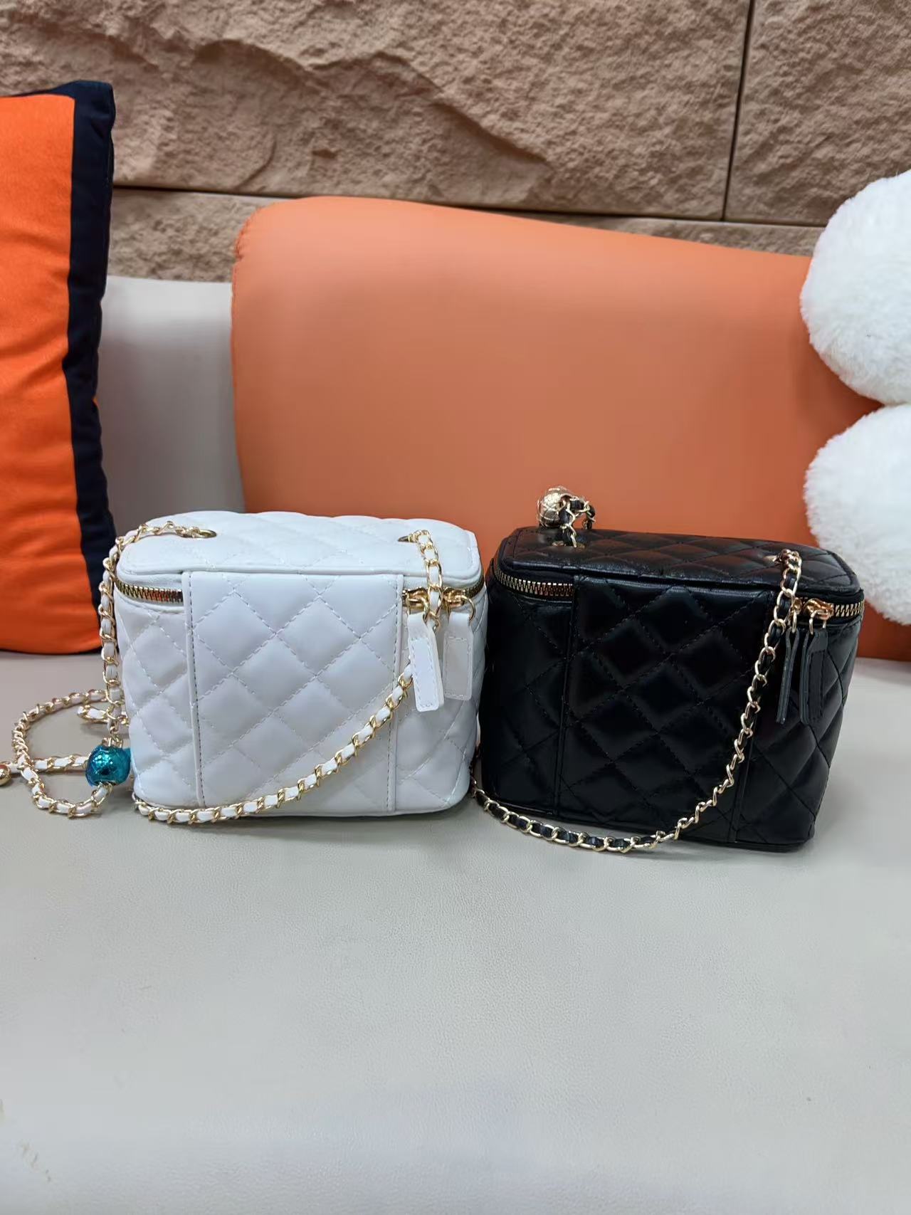 53（安言服饰）2025新款时尚新款山茶花菱格盒子小包包迷你斜挎包