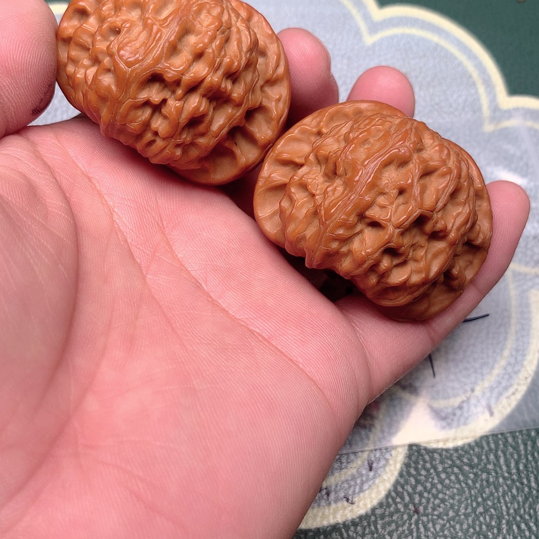 K***K吊坠文玩核桃白狮子