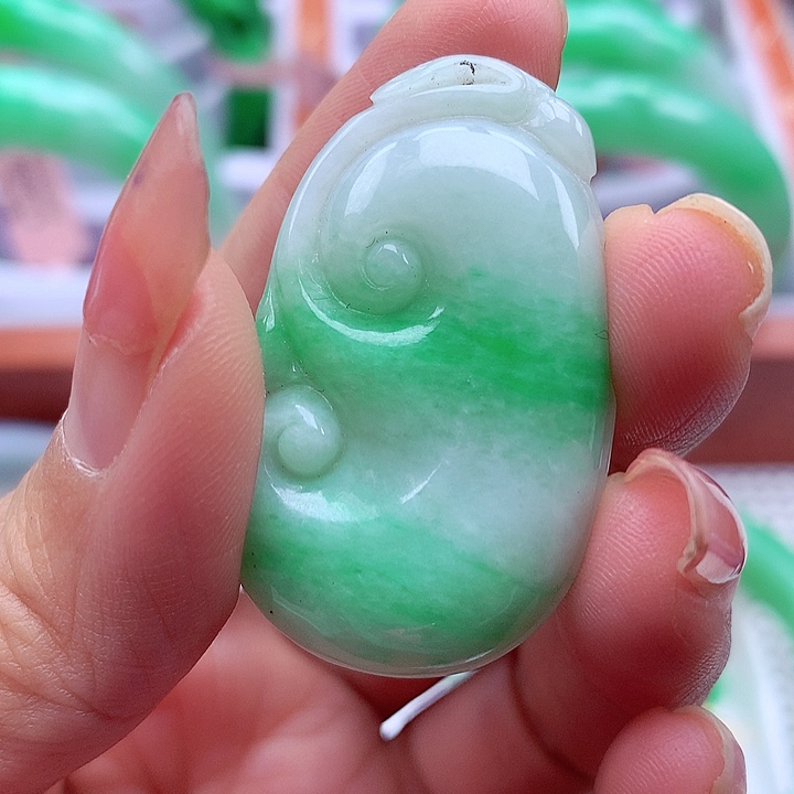 翡翠颈饰未镶嵌翡翠