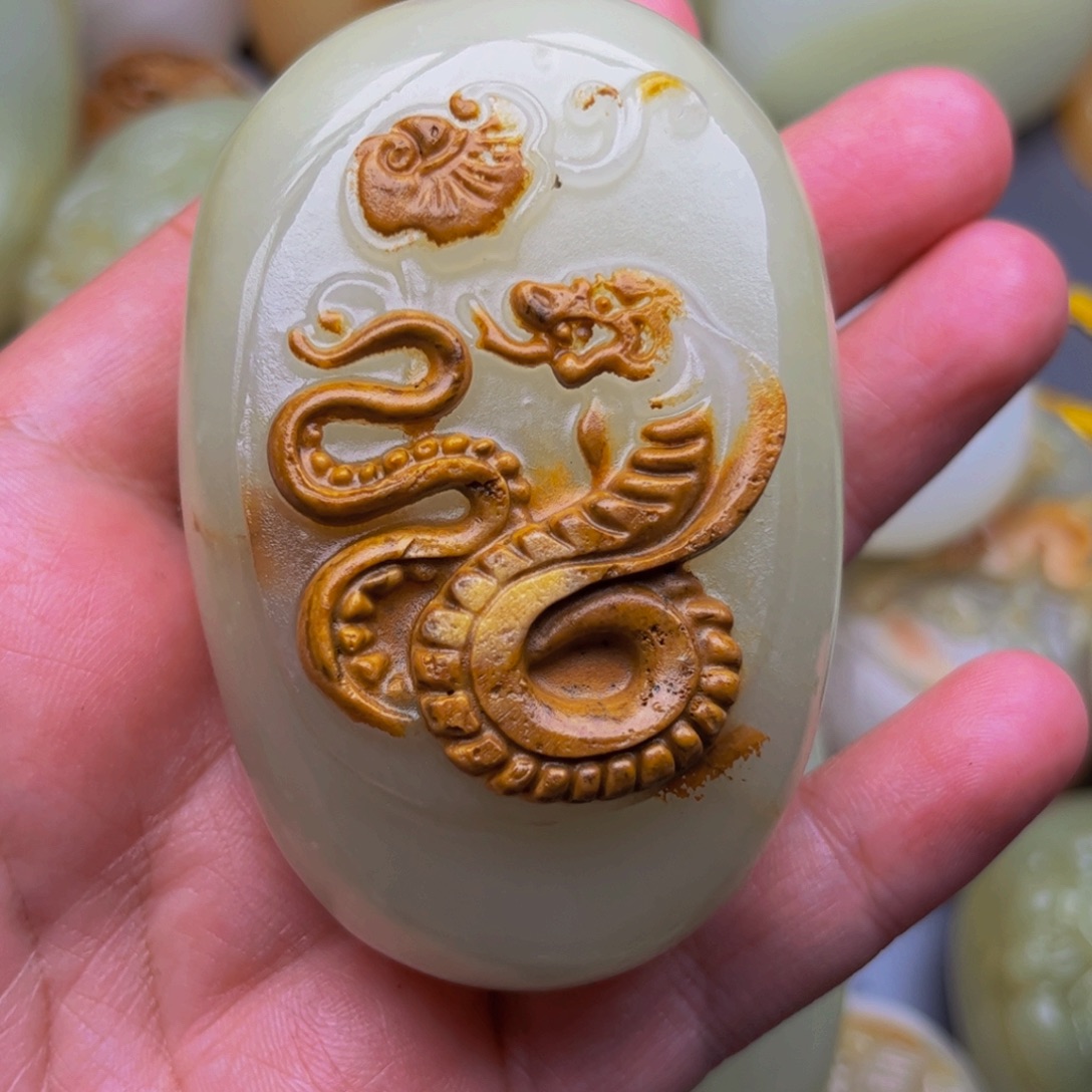 石材方解石手把件蛇