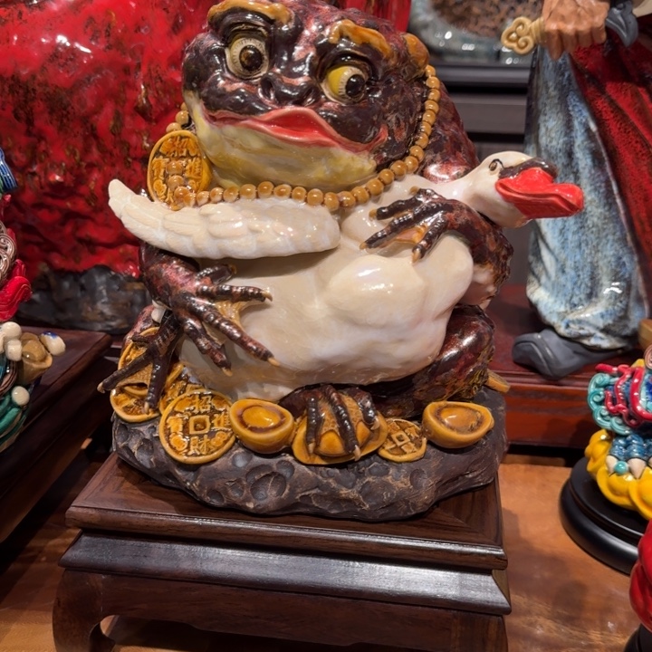 陶瓷抱天鹅手工艺术品