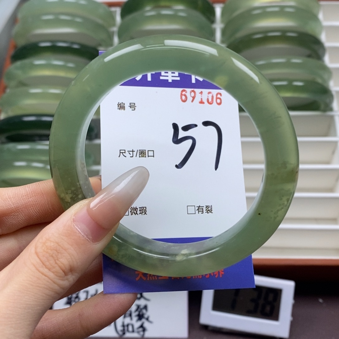 蛇纹石玉手镯未镶嵌