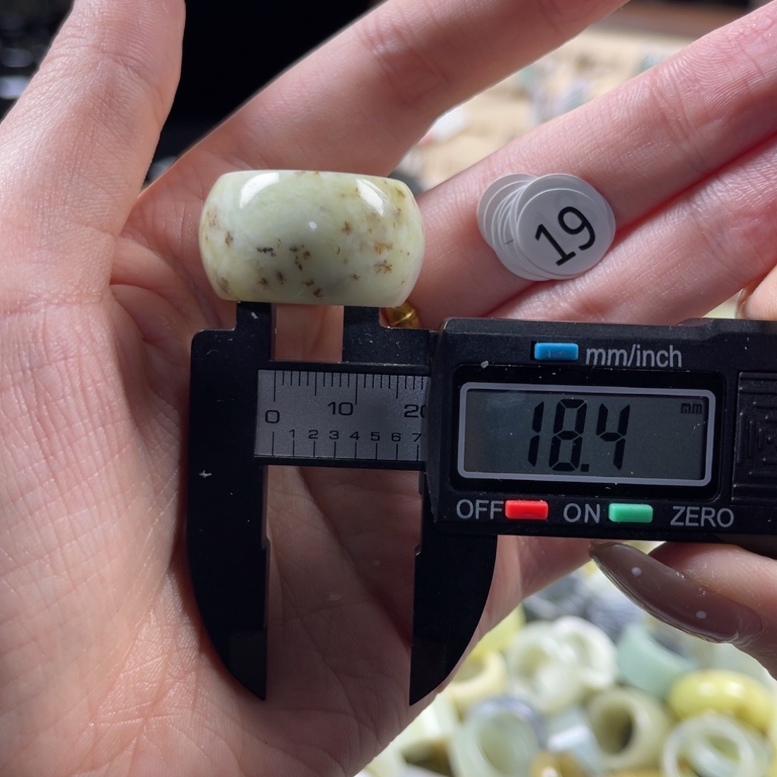 蛇纹石玉未镶嵌戒指