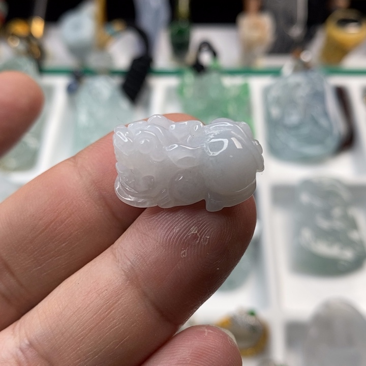 翡翠未镶嵌颈饰未