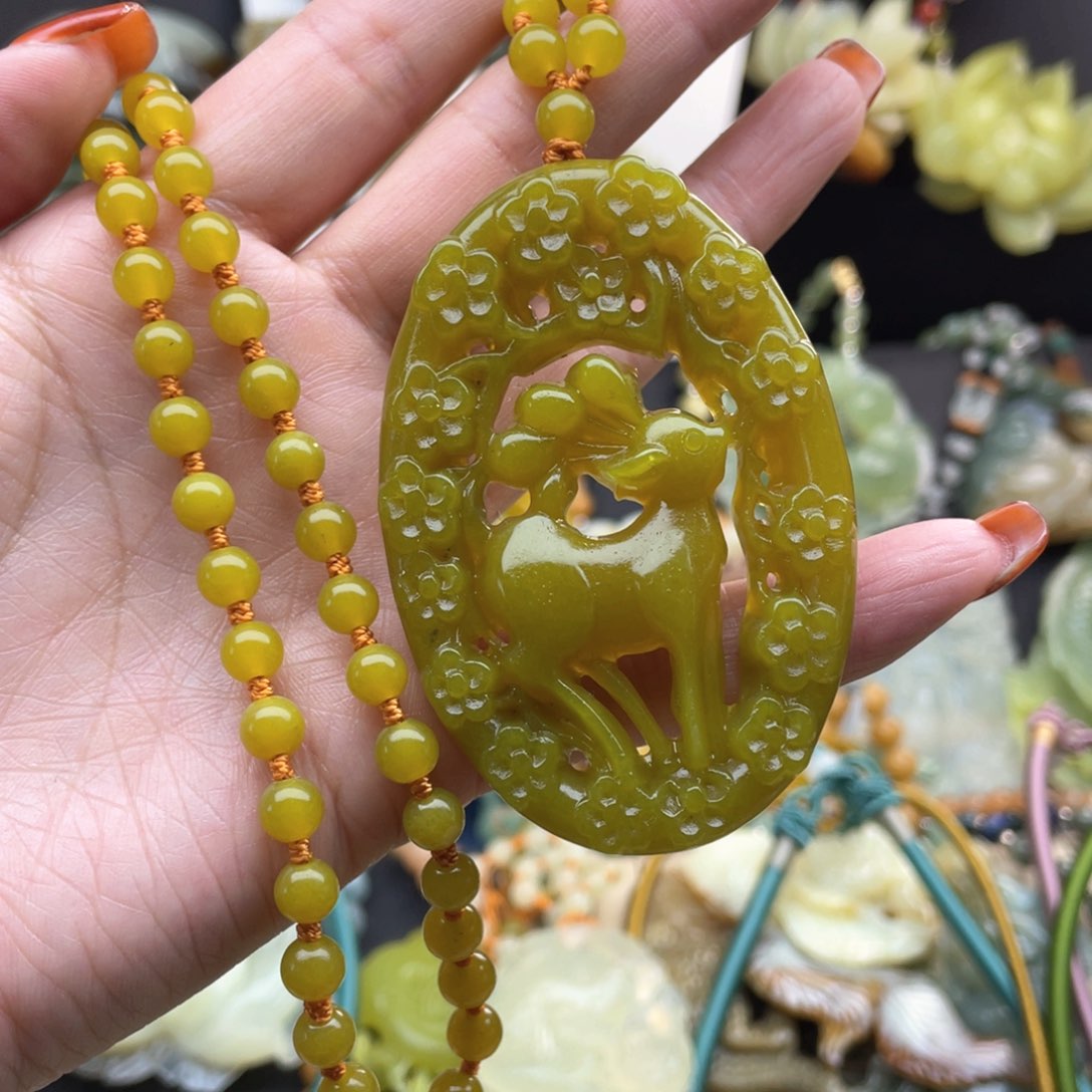 蛇纹石玉颈饰未镶嵌