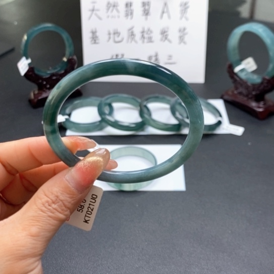 翡翠手镯未镶嵌58美人条