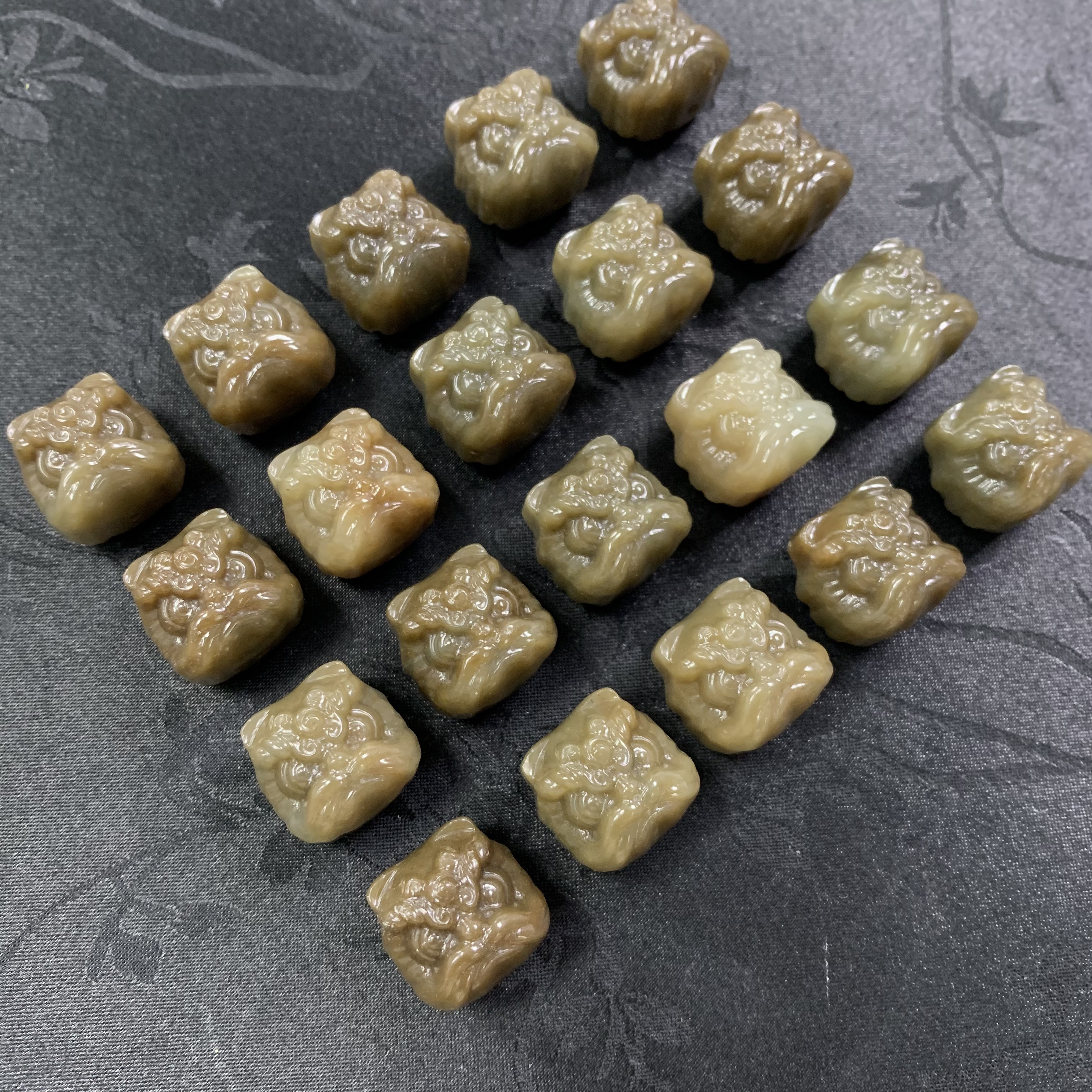 「戴琴珠宝」DQ4839-和田玉糖料醒狮配饰（多样性发其一）