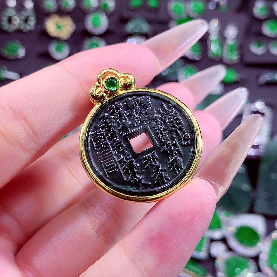 翡翠未镶嵌颈饰挂件